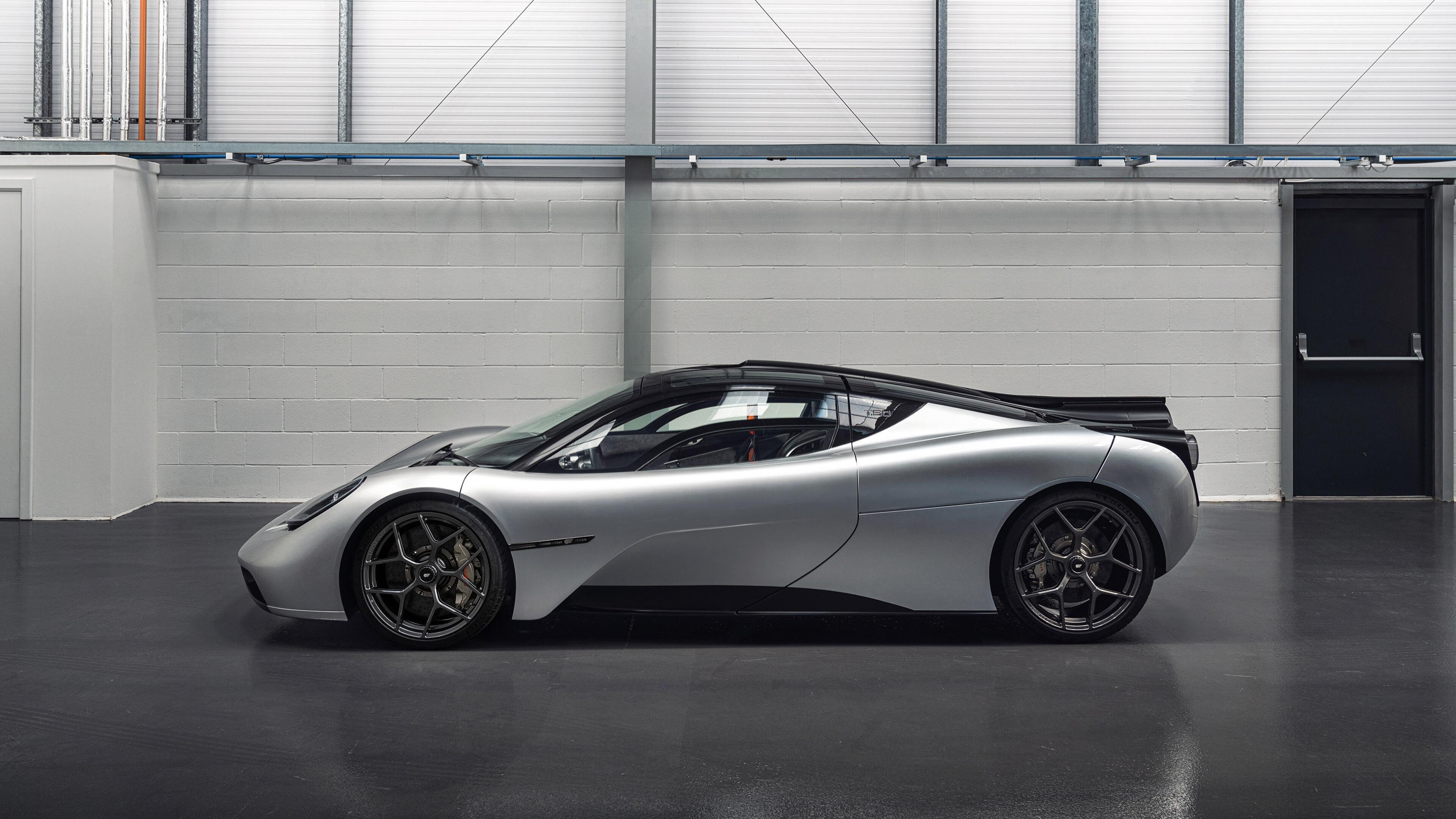 九游下载安装-_青少年滑板战：极限技巧点亮青春_，青少年滑板教程